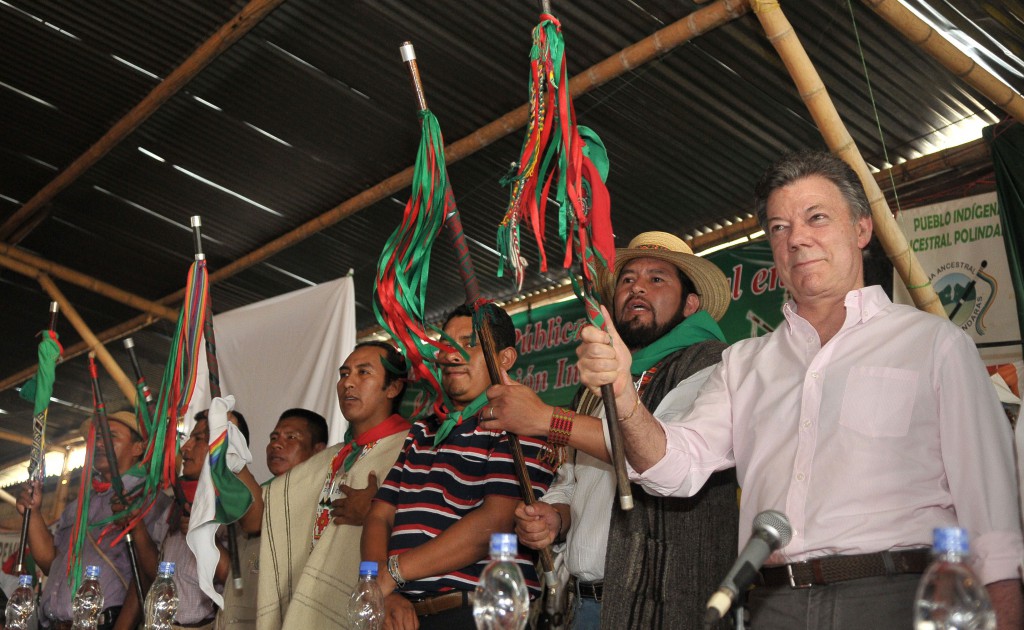 Instalación-del-encuentro-del-Presidente-Juan-Manuel-Santos-con-miembros-de-la-comunidad-indígena-del-Cauca-en-el-Resguardo-de-La-María-en-el-municipio-caucano-de-Piendamó.