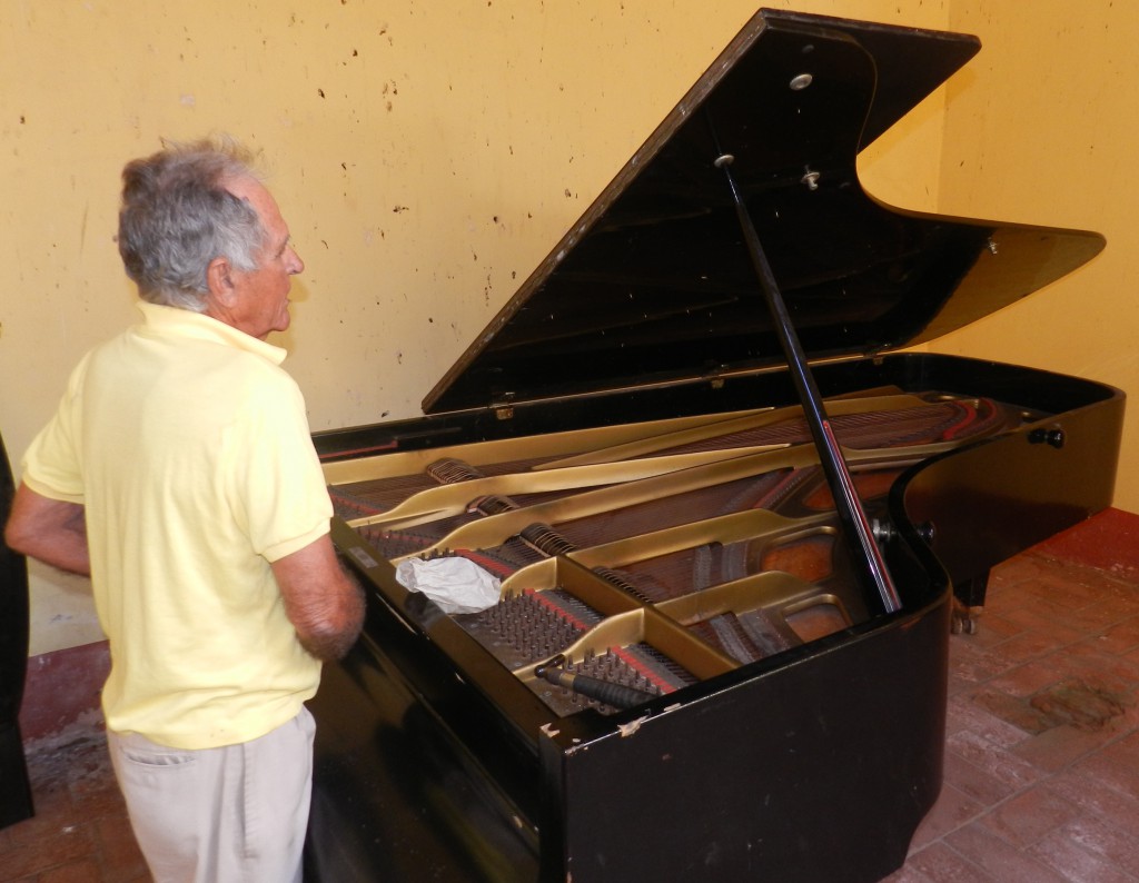 Piano de cola en la Casa Natal de Ignacio Agramonte     (2)
