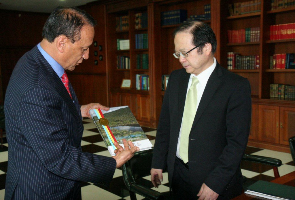 Visita embajador de Japón al gobernador Álvaro Cruz1