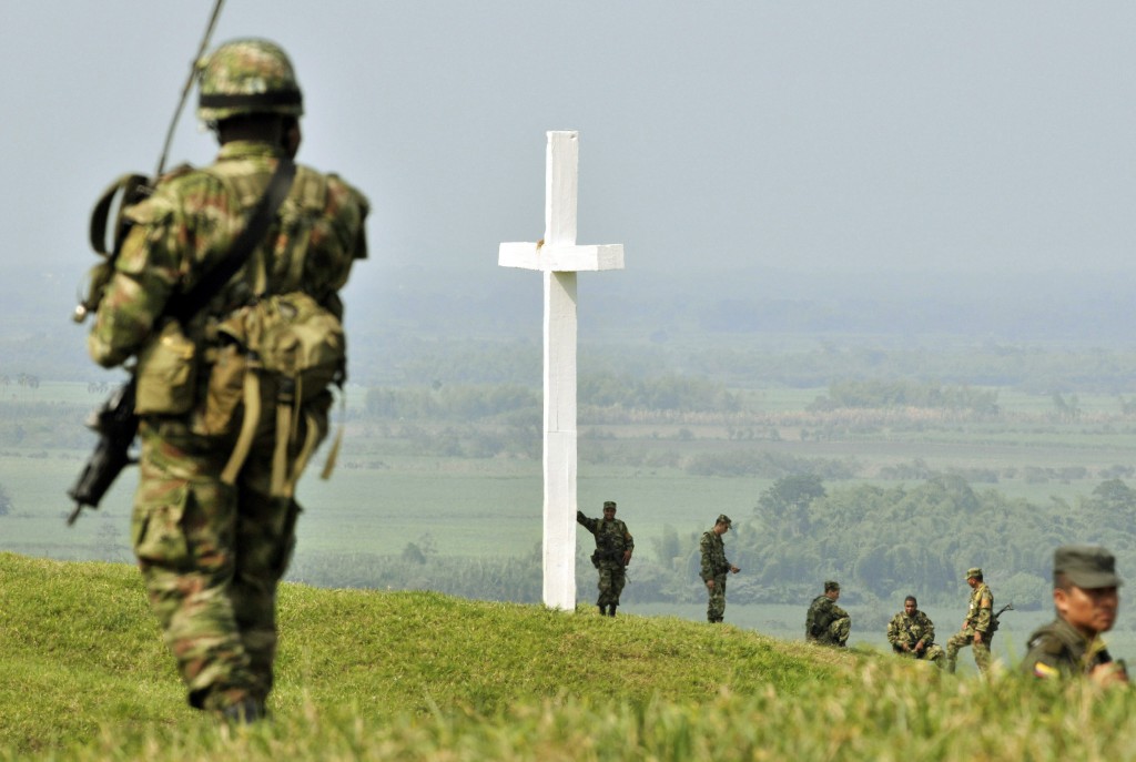 Soldiers patrol at La Cruz hill