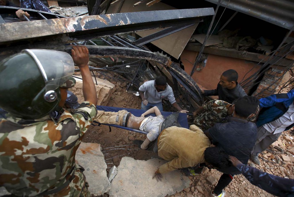 La cifra de muertos por el terremoto de 7,9 grados en Nepal sube a 758