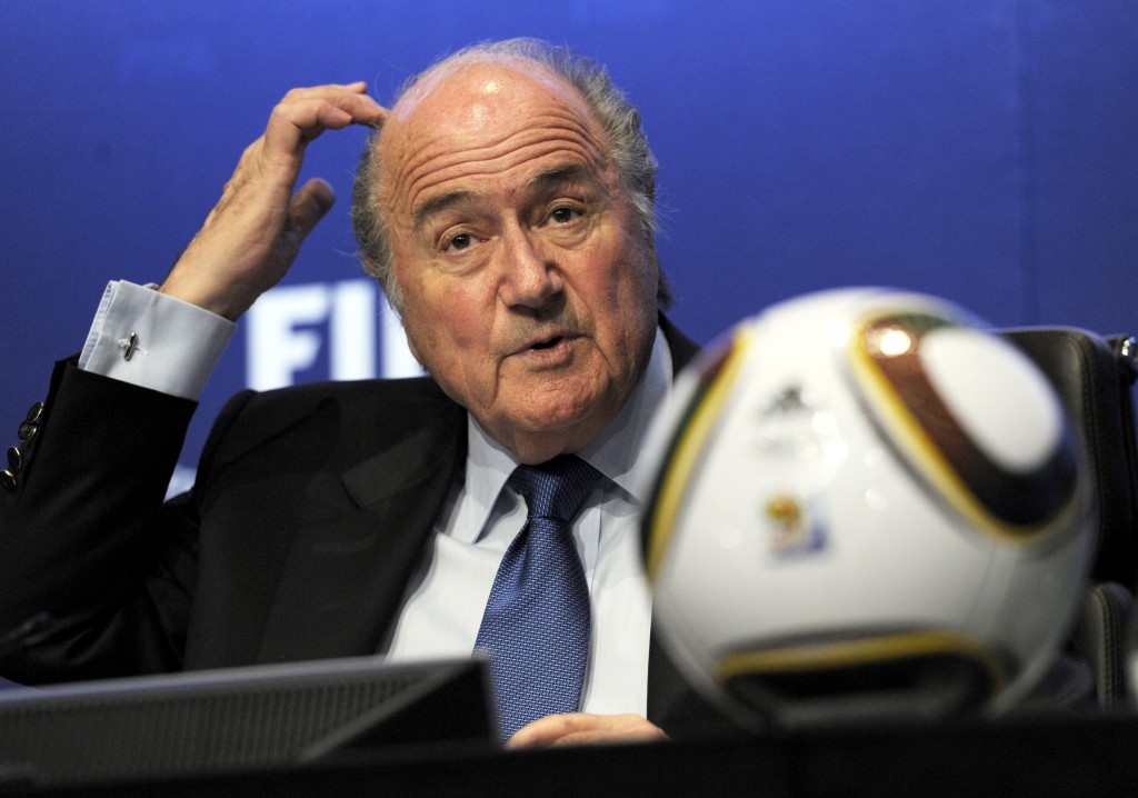 blatter-apologizes-to-england-mexico-for-errors-2010-06-29_l