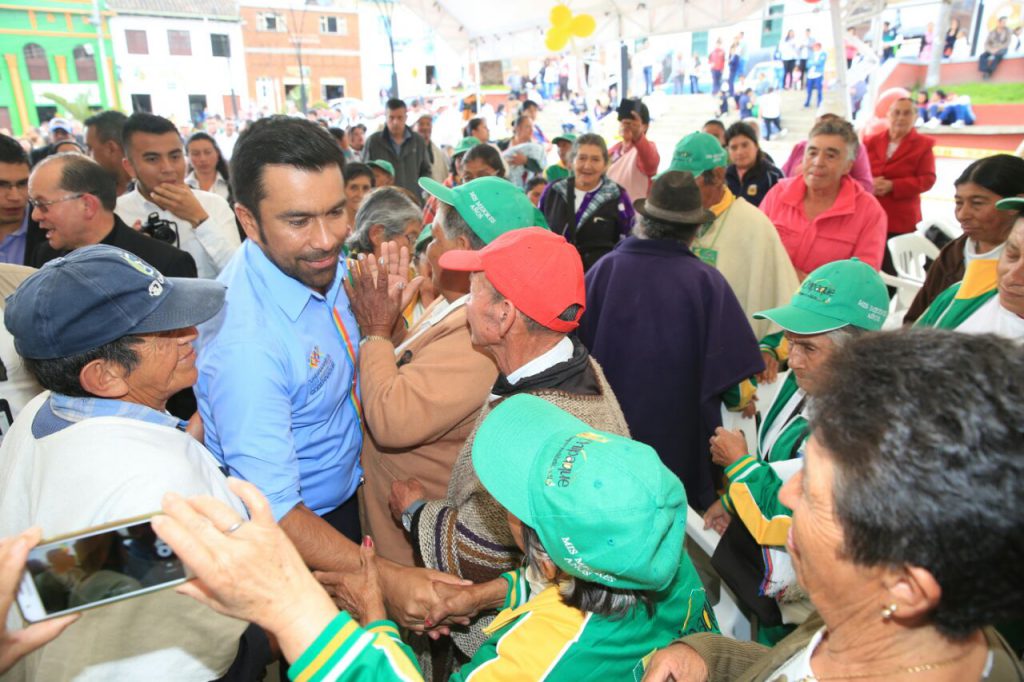 Gobernador en casa Chipaque 2