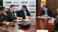El Ministerio del Interior, la Fiscalía, la Policía Nacional, la Unidad Nacional de Protección y la Defensoría del Pueblo sostuvieron una reunión para revisar los avances en las investigaciones por [&hellip;]