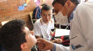 «Es una de las oportunidades brindada a los niños colombianos para mejorar la salud bucal en una labor desarrollada por un grupo de odontólogos que buscan contribuir en un mejor estar de [&hellip;]