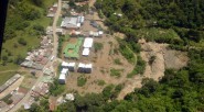 Vista aérea de la zona donde se produjo el desbordamiento de la quebrada La Liboriana, que causó la tragedia en Salgar, Antioquia, y fue sobrevolada este lunes por el Presidente [&hellip;]