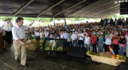 El Presidente Juan Manuel Santos renovó su compromiso y apoyo total a los campesinos de Colombia  en Cereté, Córdoba. &nbsp; &nbsp; «La paz comienza en el campo, la paz que [&hellip;]