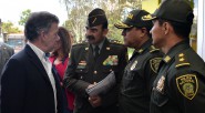 El Presidente de la República, Juan Manuel Santos, felicitó ha la Policía Nacional por la captura de 15 personas por su presunta participación en los atentados terroristas perpetrados recientemente en Bogotá. [&hellip;]
