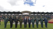 En el campo de paradas de la Escuela Militar la ceremonia de reconocimiento de tropas por parte de los nuevos Comandantes del Ejército, la Armada y la Fuerza Aérea. En [&hellip;]