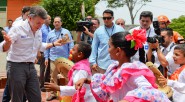 La suspensión de bombardeos contra campamentos de las FARC, anunciada , no es un cese bilateral del fuego escondido, advirtió el Jefe de Estado  en Ovejas (Sucre). «No quiere decir [&hellip;]