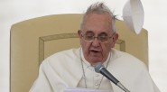 El papa Francisco llamó a luchar contra la lógica del consumo y el descarte del mundo actual. Ante una multitud que se extendía por varios kilómetros hacia las principales avenidas, [&hellip;]