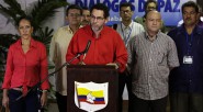 &nbsp; &nbsp; Las FARC propuso concretar un acuerdo que permita establecer el cese del fuego bilateral para des-escalar el conflicto. Al respecto expidió el siguiente pronunciamiento: «Nos encontramos una vez más quienes [&hellip;]