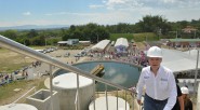 El Presidente Juan Manuel Santos sube al tanque de la planta de tratamiento de aguas residuales inaugurada  en Armenia, que contribuirá a proteger el medio ambiente. «Esta planta es un […]