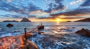 Trey combina varias fotos con diferentes tiempos de exposición, para poder resaltar todas las luces y sombras, ampliando el rango dinámico. Su obra es muy singular y ha viajado por [&hellip;]