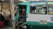 Un bus provisional del SPTP, fue el protagonista de un accidente que estuvo a punto de causar una tragedia, por cuanto se movilizaba con sobrecupo. Foto Primicia DiarioLos pasajeros fueron […]