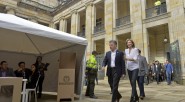El Presidente Juan Manuel Santos y su esposa, la señora María Clemencia Rodríguez de Santos, llegan a la Mesa número 1 de la Plaza de Bolívar para proceder a votar, [&hellip;]