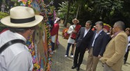 Los Presidentes de Colombia y Perú, Juan Manuel Santos y Ollanta Humala, contemplan el trabajo realizado por campesinos antioqueños, en el Jardín Botánico de Medellín, donde se efectuó el Encuentro […]