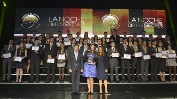 El Presidente Juan Manuel Santos y la Ministra Gina Parody durante ‘La Noche de los Mejores en Educación’,  reconoció el esfuerzo, disciplina y dedicación de los estudiantes que obtuvieron los [&hellip;]