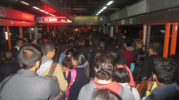 Las estaciones no dan abasto para la movilización de los usuarios del Transmilenio. Foto Primicia- Junior.   El deterioro de las vías, especialmente en la troncal de la Avenida Caracas que […]