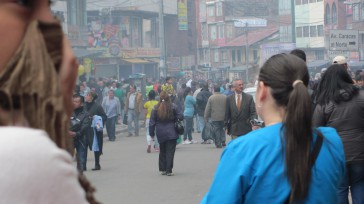 En las calles del centro el humo del incendio forestal de San Crístóbal afecta a los peatones   El Cuerpo Oficial de Bomberos cumple una  intensa actividad para lograr apagar […]