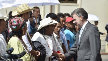 El Jefe de Estado invitó a los colombianos a sembrar árboles en memoria de las víctimas, luego de plantar varios en el jardín adyacente a la Casa de Nariño, en [&hellip;]