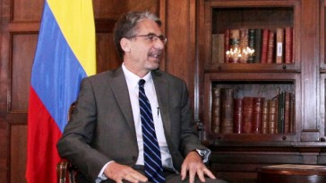 «Nosotros en la Embajada estamos más que dispuestos a contribuir a este esfuerzo de paz».       ​El Embajador de Estados Unidos en Colombia, Kevin Whitaker, ratificó  el respaldo […]