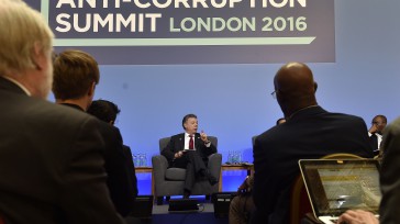 El Presidente Juan Manuel Santos moderó el panel Eliminando la Corrupción, en el marco de la Cumbre Mundial que sobre ese tema se desarrolla en Londres.  