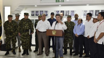 El Presidente Juan Manuel Santos, tras un consejo de seguridad reunido en Arauca, ordenó una guerra total de  las Fuerzas Militares contra el ELN, mientras no de muestras de paz.