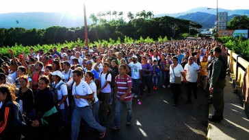 Varias personas caminan por el puente fronterizo «Simón Bolívar» entre Colombia y Venezuela, , en la ciudad de San Antonio del Táchira (Venezuela). EFE/GABRIEL BARRERA EFE EFE   Venezolanos cruzaban […]