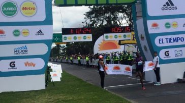 Tadese Tola fue el ganador de la Media Maratón de Bogotá. El etíope fue el mejor en los 21 kilómetros con un tiempo 1:05:16 superando al keniata Dennis Kimetto, quien […]