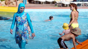 Un traje de baño que cubre por completo el cuerpo de la mujer está siendo foco de  polémica en playas de Francia. Contrario a lo ocurrido en 1946 por la [&hellip;]
