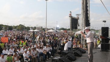 El Presidente Santos encabezó ante más de 20.000 personas el evento  «Barranquilla celebra la Paz», donde convocó a los colombianos a usar el poder del voto para dejar un país [&hellip;]