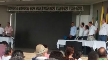 AL FORO TAMBIÉN ASISTIERON LÍDERES DE OTROS SECTORES AGRÍCOLAS. CÉSAR PACHÓN, LÍDER DE DIGNIDAD PAPERA MANIFESTÓ SU VOZ DE APOYO CON EL PARO ARROCERO, ADUCE QUE SÓLO ASÍ EL GOBIERNO […]