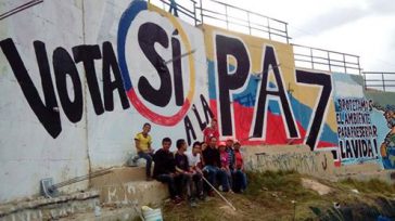 En  el sur de la Bogotá un grupo de jóvenes que integran el Comité del Sí a la paz pintó este vistoso mural en la muralla del Parque Altos de […]