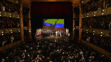 En el Teatro Colón, el Presidente Juan Manuel Santos y el máximo líder de las FARC, Rodrigo Londoño, firmaron frente a casi 1.000 asistentes el Nuevo Acuerdo de Paz para […]