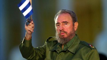 En el Cementerio de Santa Ifigenia, en esta ciudad Heroína, fueron inhumadas hoy  las cenizas del líder histórico de la Revolución Cubana , Fidel Castro Ruz,  para continuar  dando luz, […]