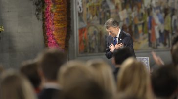 El Presidente Juan Manuel Santos recibe una ovación en Oslo luego de recibir el Premio Nobel de Paz 2016, por su esfuerzo por llevar la reconciliación a los colombianos.