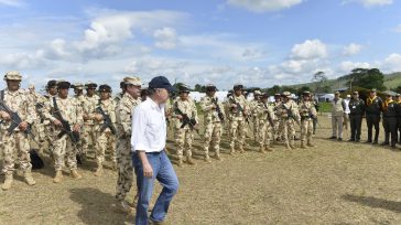 «Quienes eran los adversarios los que ustedes combatían, hoy confían en ustedes su propia seguridad», les dijo a las tropas el Jefe del Estado.   « El Presidente de la República, […]