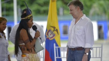 La comunidad indígena Ticuna del Amazonas, aprovechó la presencia del Jefe del Estado, Juan Manuel Santos, para reclamar la acción del gobierno con un territorio totalmente abandonado. Foto:Efraín Herrera  