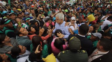 El alcalde de Bogotá, Enrique Peñalosa, nuevamente es ovacionado por la ciudadanía, como en su primer mandato, luego de poner en orden el Distrito y empezar a ejecutar obras.   […]