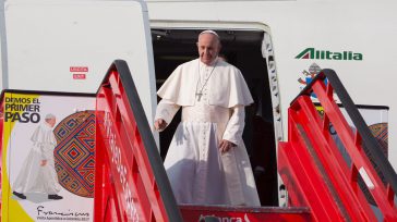 El Papa Francisco llega a Colombia para iniciar una histórica Visita Apostólica.           Rafael Camargo   El sumo pontífice aterrizó en Bogotá y fue recibido en la […]