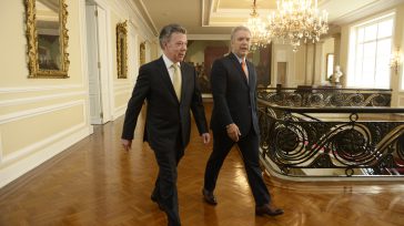 El presidente electo,Iván Duque, llegó a la Casa de Nariño, donde inmediato empezó a «marcar territorio».  Recorrió cada uno de los pasillos y oficinas con el presidente saliente, Juan Manuel […]