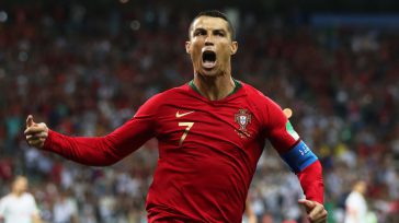 El Mundial, a sus pies: Cristiano Ronaldo brilló con tres goles en el debut ante España.  España No pudo ganarle a Ronaldo.         Tres goles de Cristiano Ronaldo, […]