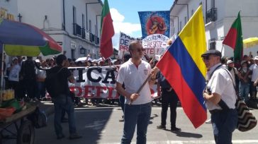 El rector de la Universidad del Cauca,  José Luis Diago Franco, marchando en defensa de la educación pública, junto con sus estudiantes y profesores. Los politiqueros en el Cauca, pusieron «el […]