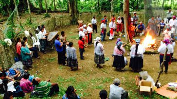 Ceremonia Maya              Lázaro David najarro Pujol Enviado Especial Petén, Guatemala.     El Consejo de Principales Mayas Q’eqchi’ de Guatemala  desarrollará una jornada conmemorativa […]