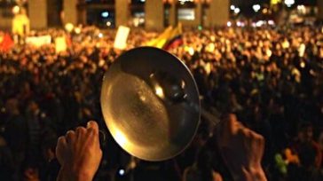 El cacerolazo que se inició contra Duque en Bogotà se extendrà a todo el paìs hasta que renuncie, indicaron algunos lideres ciudadanos.         Videos que comparten usuarios […]