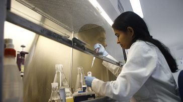 La utilización de fármacos como cloroquina e hidroxicloroquina, frente al coronavirus, carece de confirmación médica, por lo que su uso de forma autónoma podría causar alteraciones cardíacas, problemas hematológicos e [&hellip;]