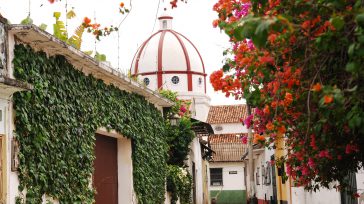 Honda data de mediados del siglo XVII, ya que se «inició su construcción en 1652, obra financiada con los peajes sobre el río  Magdalena y los aportes de los vecinos. [&hellip;]