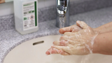 Lavarse las manos cada dos horas como mínimo es una manera de controlar la expansión del coronavirus. &nbsp; &nbsp; &nbsp; El Ministerio de Salud brinda una serie de recomendaciones que [&hellip;]