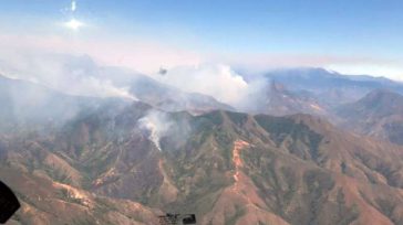 Un incendio de grandes proporciones  está consumiendo decenas de hectáreas de vegetación de la Sierra Nevada de Santa Marta en un sector conocido como Tigrera, en el departamento del Magdalena, cerca […]